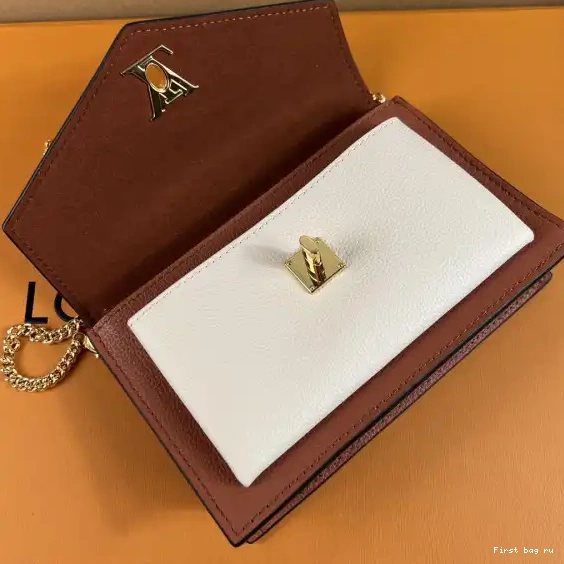 First bag ru LOUIS VUITTON POCHETTE CHAIN MYLOCKME 0428